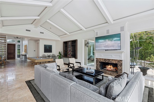 Detail Gallery Image 4 of 40 For 6 Rue Cannes, Newport Beach,  CA 92660 - 3 Beds | 2/1 Baths