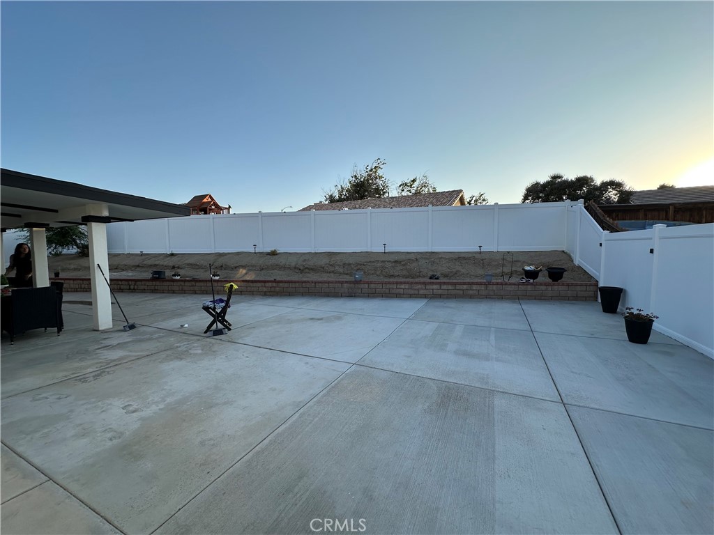 https://media.crmls.org/medias/79ec0f6a-bd1a-4654-9de3-a39fd1a81569.jpg?preset=X-Large