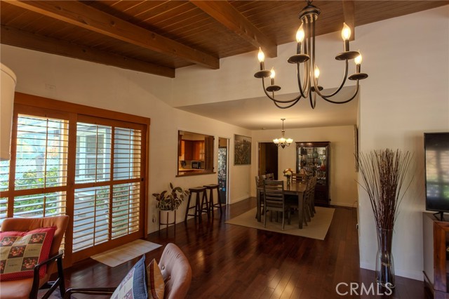 Detail Gallery Image 8 of 26 For 1724 Sombra Dr, Glendale,  CA 91208 - 3 Beds | 2 Baths