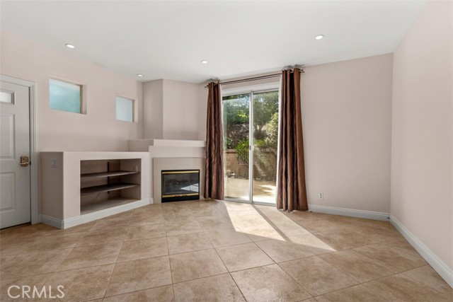 28 Mission Court, Lake Forest CA: https://media.crmls.org/medias/79ec8443-3bd8-4b3d-8663-5c0b6898ebd8.jpg