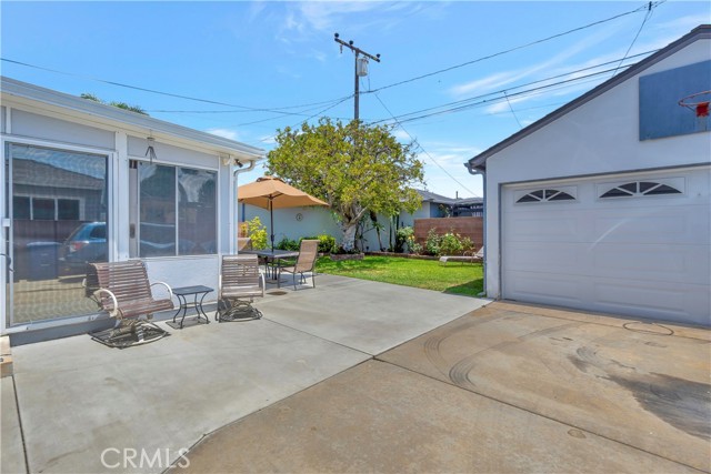 3850 Senasac Avenue, Long Beach CA: https://media.crmls.org/medias/79ee0865-027d-4d2a-92cb-17126a7d3570.jpg