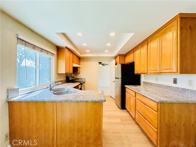 Detail Gallery Image 8 of 21 For 10 Coldbrook, Irvine,  CA 92604 - 4 Beds | 2/1 Baths