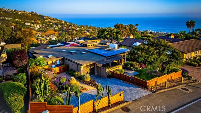 1687 Temple Hills Drive, Laguna Beach CA: https://media.crmls.org/medias/79efe57a-302e-4e5d-9fe3-18aa7c04d5ec.jpg