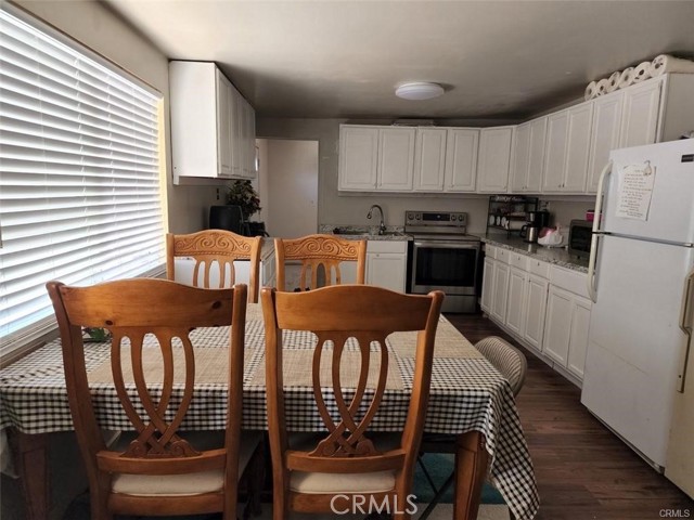 9930 Desert Lane, Phelan CA: https://media.crmls.org/medias/79efeae0-f0db-44be-a6ad-12abe49a6370.jpg