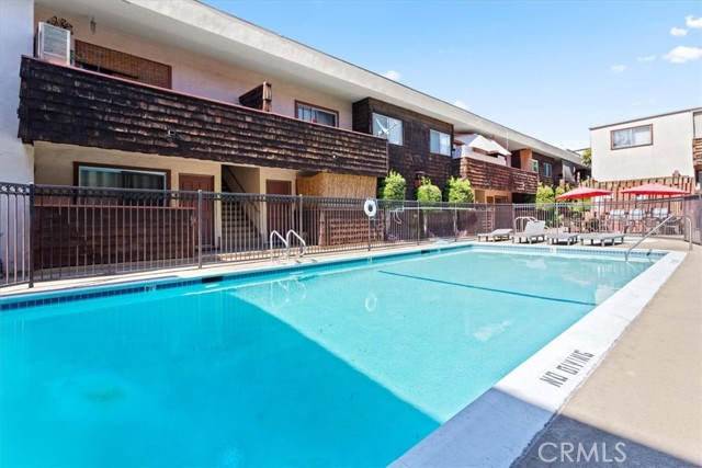 5403 Newcastle Avenue, Encino CA: https://media.crmls.org/medias/79efedeb-043f-4cc2-8992-216303e22a25.jpg
