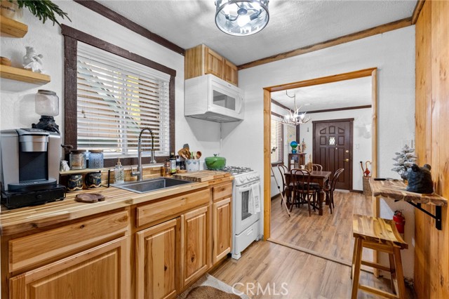 Detail Gallery Image 16 of 28 For 266 Victoria Ln, Sugarloaf,  CA 92386 - 1 Beds | 1/1 Baths