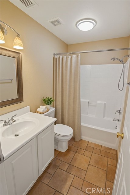 Detail Gallery Image 8 of 22 For 24163 Arrowhead Ct, Valencia,  CA 91354 - 3 Beds | 3 Baths