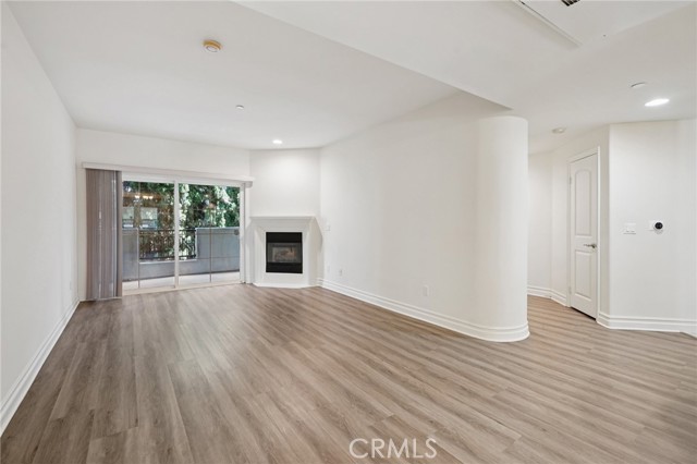 15206 Burbank Boulevard, Sherman Oaks CA: https://media.crmls.org/medias/79f09843-bbc8-4c43-beb5-8b4498d71671.jpg