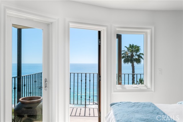 Detail Gallery Image 24 of 43 For 32061 Coast Hwy, Laguna Beach,  CA 92651 - 4 Beds | 4/2 Baths
