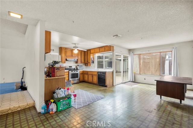 Detail Gallery Image 12 of 29 For 26815 Lugar De Oro Dr, Valencia,  CA 91354 - 3 Beds | 2 Baths