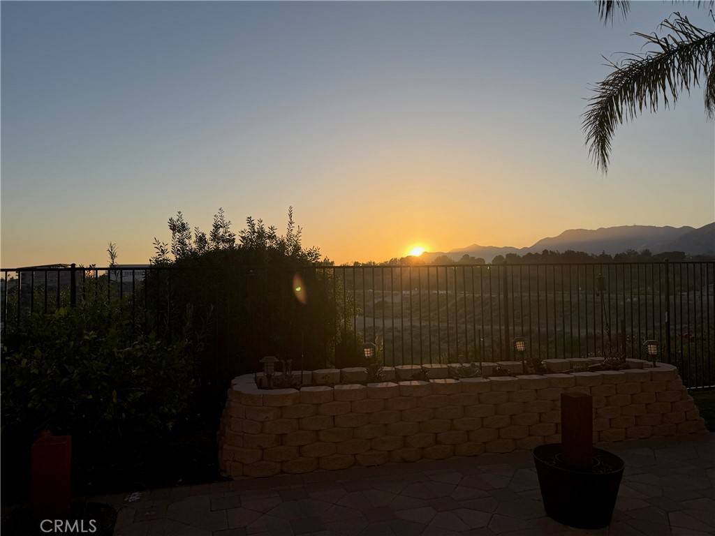 https://media.crmls.org/medias/79f0e2f2-cbf8-466b-b396-38572a6c87ff.jpg?preset=X-Large