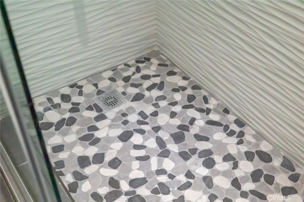 https://media.crmls.org/medias/79f0f220-36ba-4fbb-975e-578152bb94b4.jpg?preset=X-Large