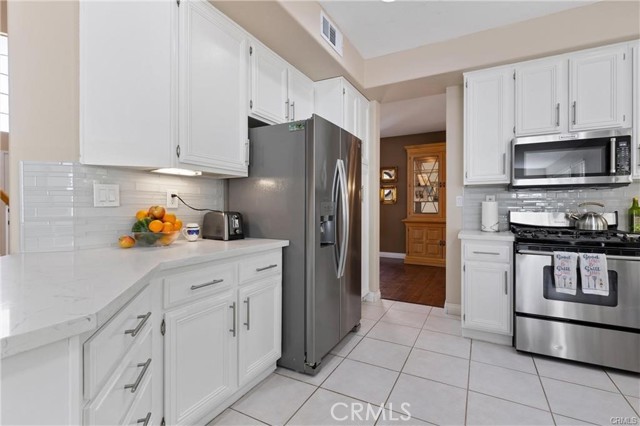 Detail Gallery Image 12 of 32 For 747 Ochee Cir, Corona,  CA 92879 - 4 Beds | 3 Baths