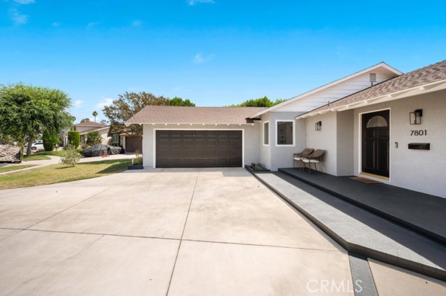 Detail Gallery Image 4 of 32 For 7801 Kelvin Ave, Winnetka,  CA 91306 - 4 Beds | 3 Baths