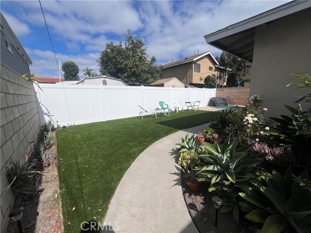 10842 Pine Street, Los Alamitos CA: https://media.crmls.org/medias/79f1d311-8c5f-4d73-bf9b-bbad46c46953.jpg