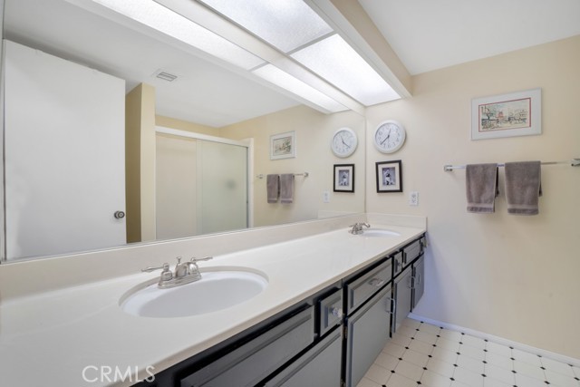 Detail Gallery Image 23 of 34 For 19431 Sherman Way #10,  Reseda,  CA 91335 - 2 Beds | 2/1 Baths