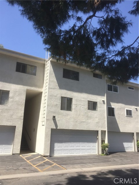 Detail Gallery Image 5 of 6 For 10201 Mason Ave #101,  Chatsworth,  CA 91311 - 2 Beds | 2/1 Baths