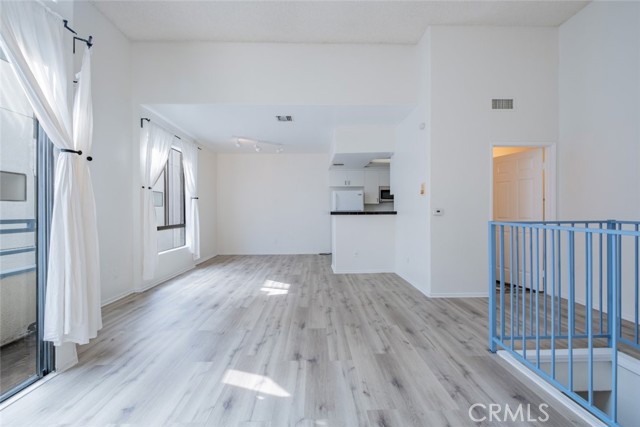 Detail Gallery Image 9 of 27 For 1242 S Holt Ave #104,  Los Angeles,  CA 90035 - 2 Beds | 2/1 Baths