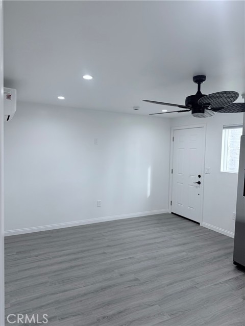 Detail Gallery Image 4 of 7 For 20637 Schoenborn Street, Winnetka,  CA 91306 - 1 Beds | 1 Baths