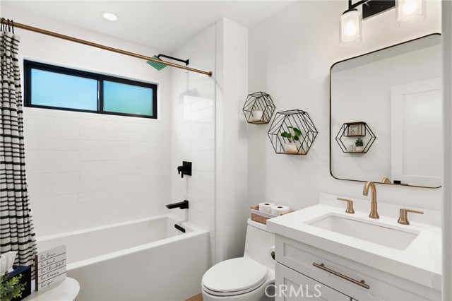 19582 Summer Breeze Lane, Huntington Beach CA: https://media.crmls.org/medias/79f36449-269f-4de4-9fe0-76a398b7dbbc.jpg