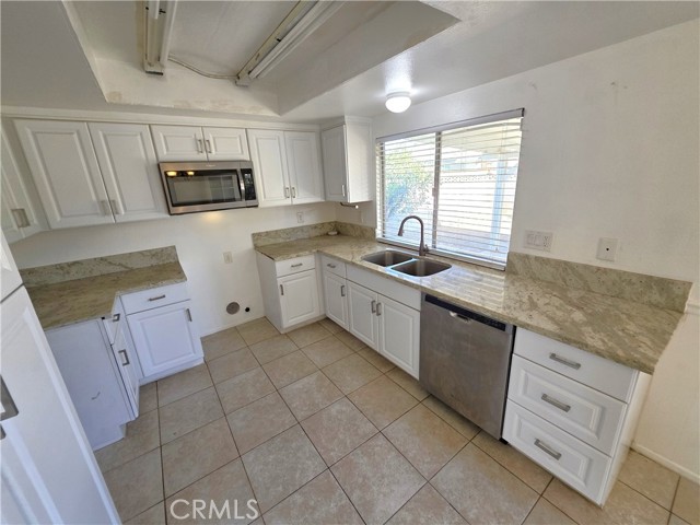 Detail Gallery Image 4 of 25 For 6848 Holbrook, Riverside,  CA 92504 - 4 Beds | 2 Baths