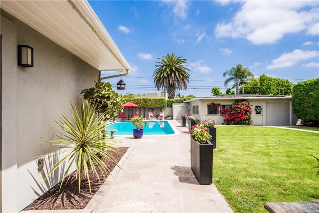 1031 E Andrews Drive, Long Beach CA: https://media.crmls.org/medias/79f4879b-0b68-493e-977d-d0df44d5253a.jpg