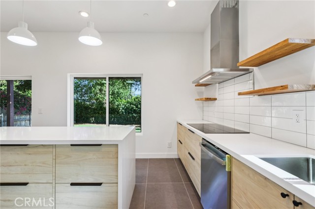 6950 Beckett Street, Tujunga CA: https://media.crmls.org/medias/79f4bee2-cb65-4a52-8c43-c7008f9a5b95.jpg