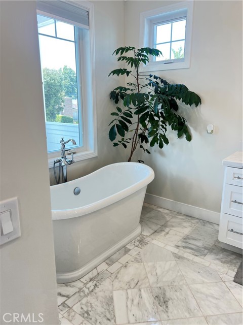 Detail Gallery Image 14 of 56 For 512 Jasmine Ave, Corona Del Mar,  CA 92625 - 3 Beds | 3/1 Baths