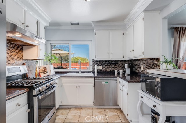 Detail Gallery Image 15 of 45 For 1935 Adobe Ave, Corona,  CA 92882 - 3 Beds | 2 Baths