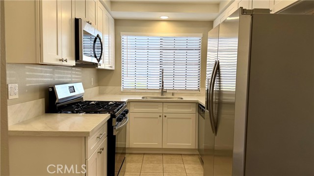 Detail Gallery Image 6 of 9 For 1850 W Falmouth Ave #1,  Anaheim,  CA 92801 - 3 Beds | 2/1 Baths