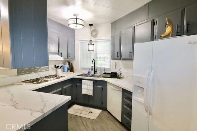 Detail Gallery Image 20 of 36 For 14044 Lake Glen Dr #38,  La Mirada,  CA 90638 - 2 Beds | 2 Baths