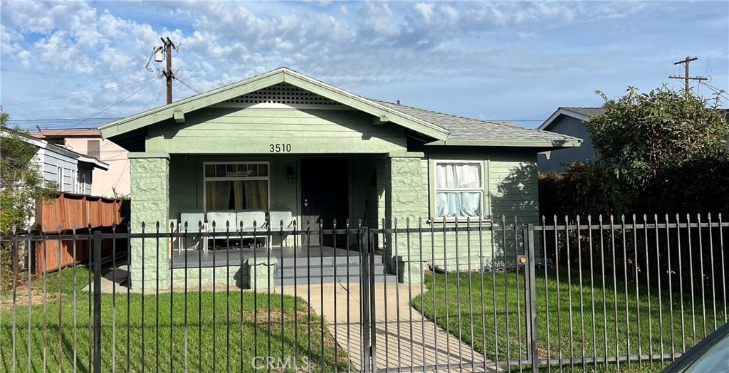 Duplex at 3510 S Gramercy