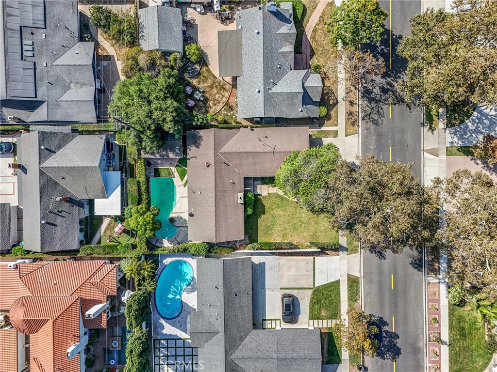https://media.crmls.org/medias/79f836bb-12d5-4817-b362-362e32b2f06b.jpg?preset=X-Large