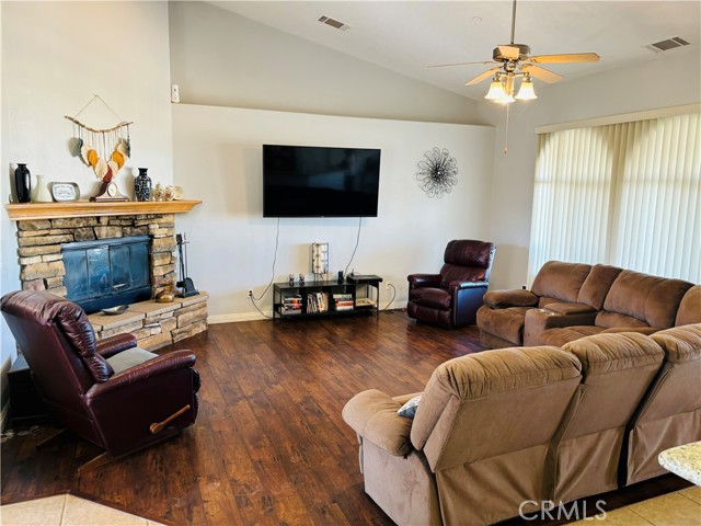 Detail Gallery Image 11 of 30 For 8225 Ailanthus St, Phelan,  CA 92371 - 3 Beds | 2/1 Baths