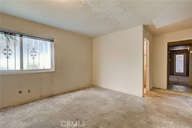 See Virtual Staging-Previous Photo