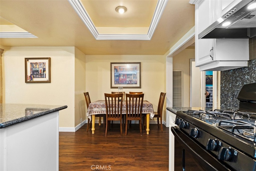 1523 W 12th Street