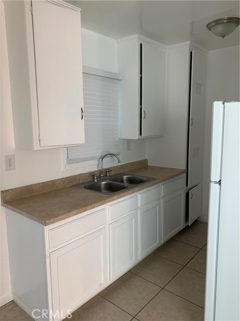 1029 Gladys Ave, Long Beach CA: https://media.crmls.org/medias/79fc17b2-2239-44e7-8b56-19ccc6c707f3.jpg