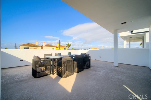 203 indianapolis Avenue, Huntington Beach CA: https://media.crmls.org/medias/79fc7829-f71b-402b-a186-779085484afc.jpg