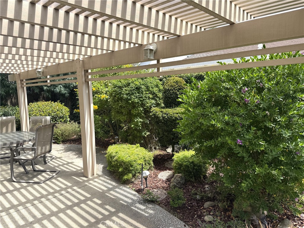 https://media.crmls.org/medias/79fda6b0-1653-480d-82af-ead62d0dbe8e.jpg?preset=X-Large
