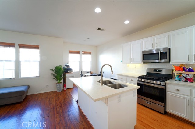 Detail Gallery Image 13 of 23 For 23420 Waterway Ln #14,  Valencia,  CA 91355 - 3 Beds | 2 Baths