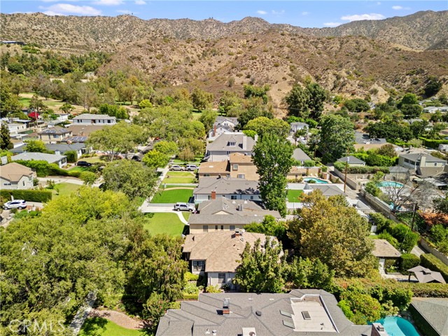 1046 E Grinnell Drive, Burbank CA: https://media.crmls.org/medias/79ff49af-8ab9-4b85-8b1e-c3767f6feb34.jpg