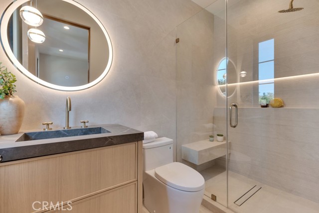 Detail Gallery Image 31 of 62 For 13024 Bloomfield St, Studio City,  CA 91604 - 6 Beds | 6/1 Baths