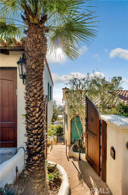 802 Rembrandt Drive, Laguna Beach CA: https://media.crmls.org/medias/79ffe9ec-6c0c-40a7-a4c0-77d216b1816f.jpg