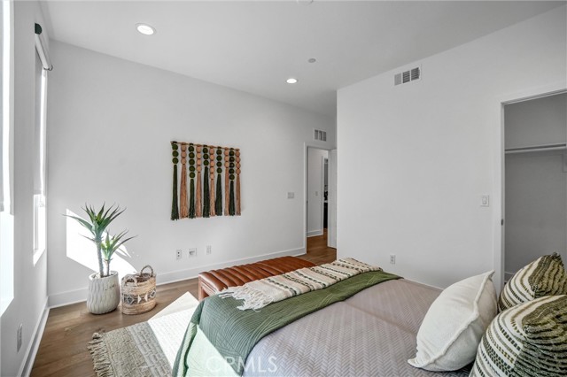 Image 23 of 51 For 24 Ebb Tide  