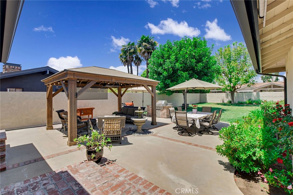 https://media.crmls.org/medias/7a010b39-d11d-4780-a310-086bc332249a.jpg?preset=X-Large