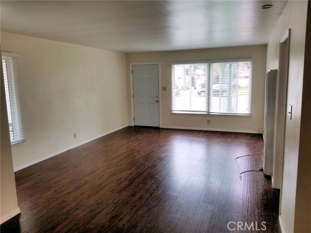 Detail Gallery Image 3 of 11 For 1405 S Broadway, Santa Ana,  CA 92707 - – Beds | – Baths