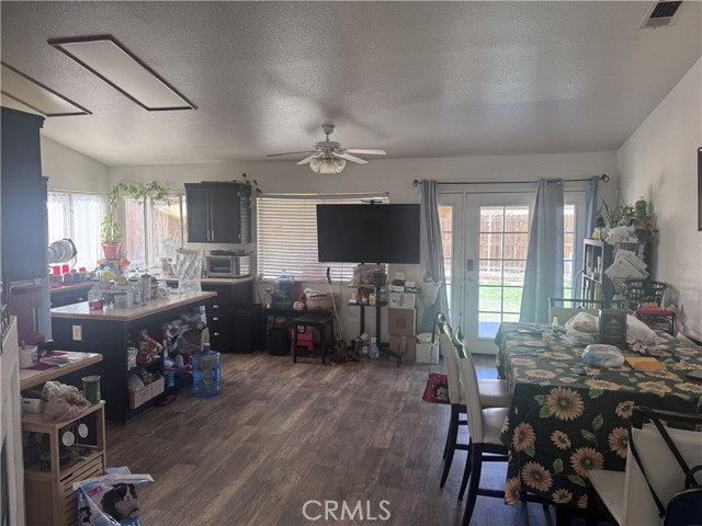 Detail Gallery Image 4 of 11 For 13230 Brant, Victorville,  CA 92392 - 4 Beds | 2 Baths