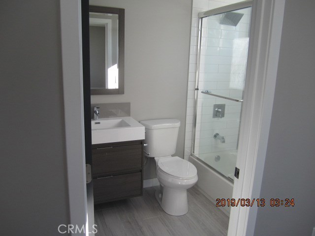 Detail Gallery Image 15 of 22 For 6220 Tyrone Ave #6220 1/2,  Van Nuys,  CA 91401 - 3 Beds | 3 Baths