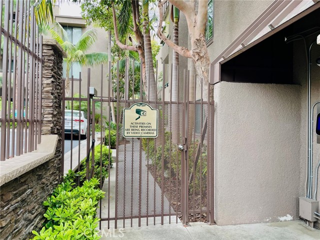 8300 Manitoba Street, Playa del Rey CA: https://media.crmls.org/medias/7a051b24-608b-4fcd-bab0-0eb64784763e.jpg