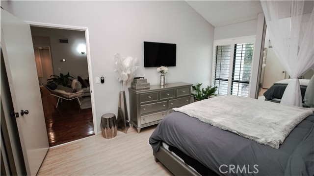 Detail Gallery Image 3 of 18 For 4210 via Arbolada #307,  Los Angeles,  CA 90042 - 2 Beds | 2 Baths